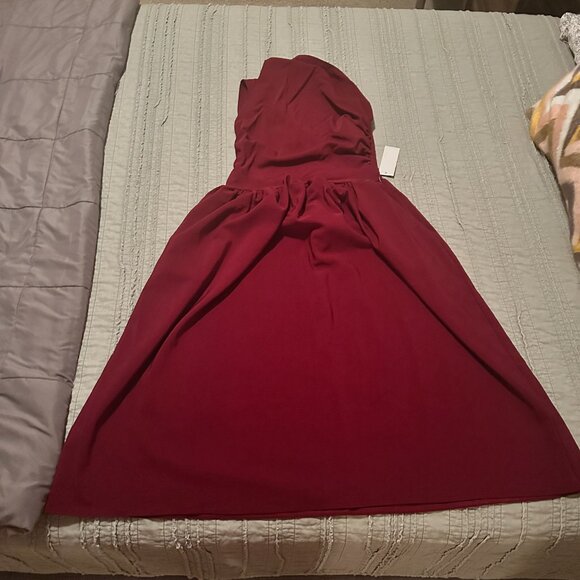 FKSP Elegant One-Shoulder Burgundy Dress - Picture 5 of 9